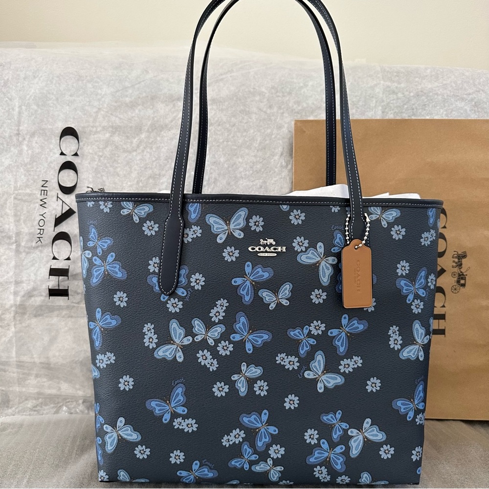 Coach City Tote With Lovely Butterfly Print and matching wallet 💝 #CH211